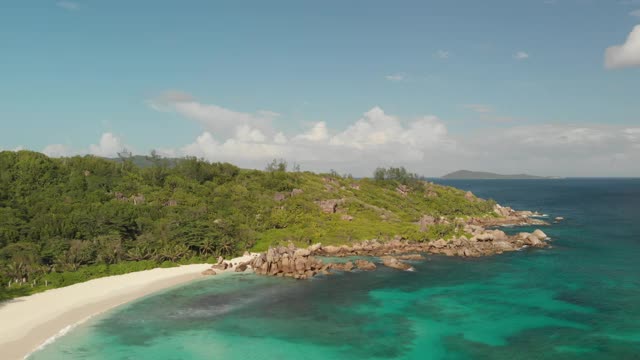 鸟瞰图天堂海滩拉迪格岛，塞舌尔视频素材