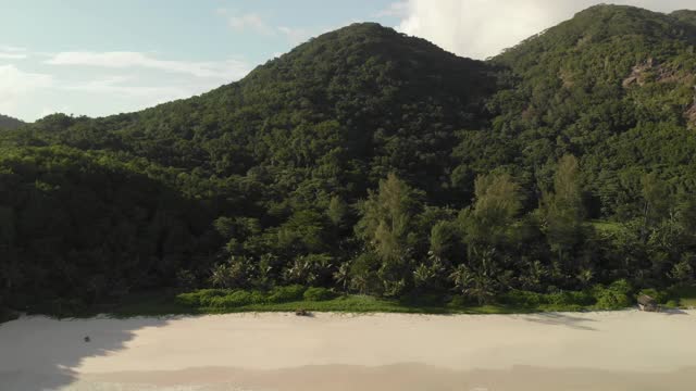 鸟瞰图天堂海滩拉迪格岛，塞舌尔视频素材