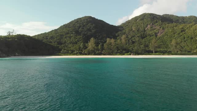 鸟瞰图天堂海滩拉迪格岛，塞舌尔视频素材