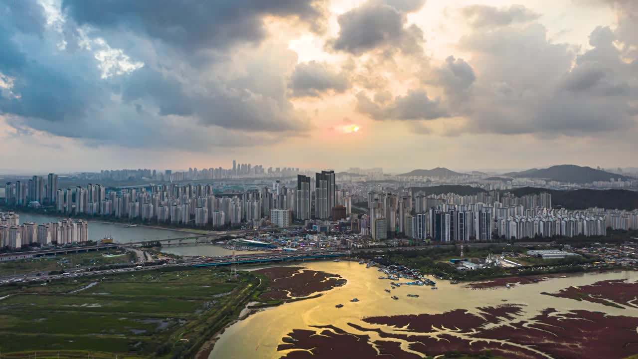 韩国仁川农贤区/南东谷的苍鹭波谷港附近的市中心视频素材