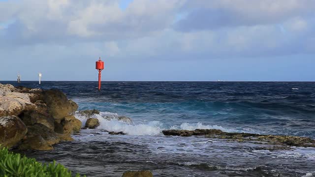 海浪在晴天视频下载