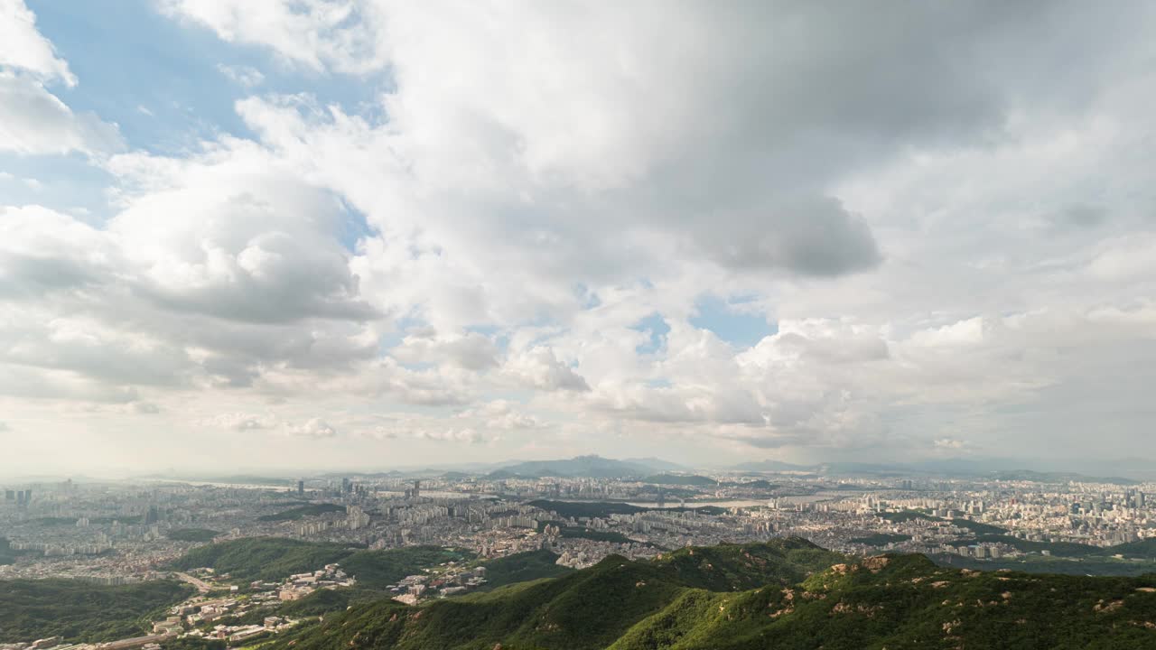 韩国首尔Gwanaksan山的市中心和汉江风景视频素材