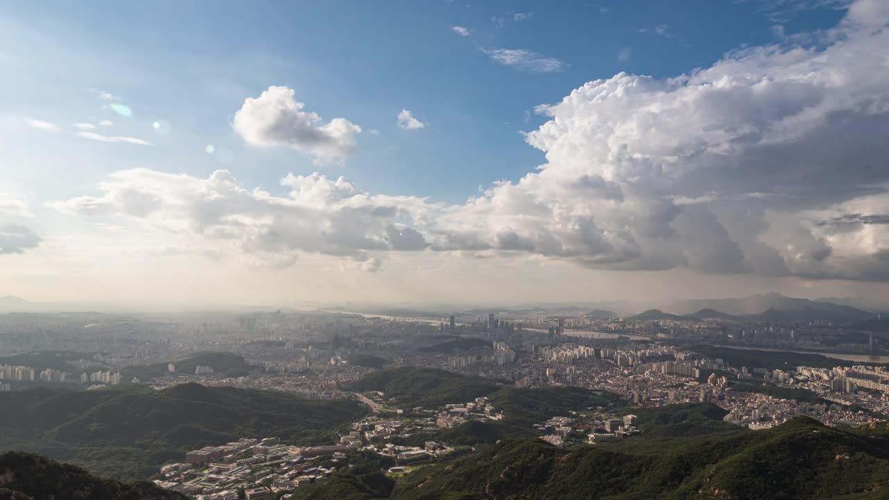 韩国首尔Gwanaksan山的市中心和汉江风景视频素材