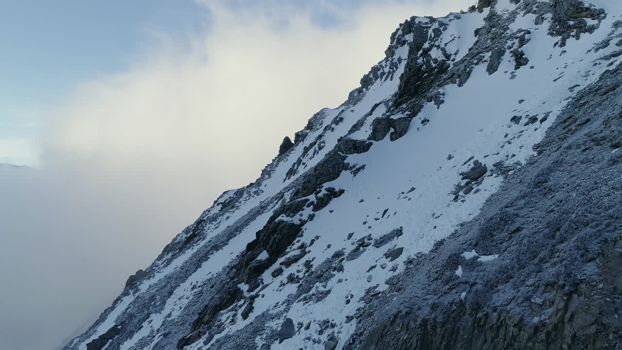 晨雾雪山视频素材