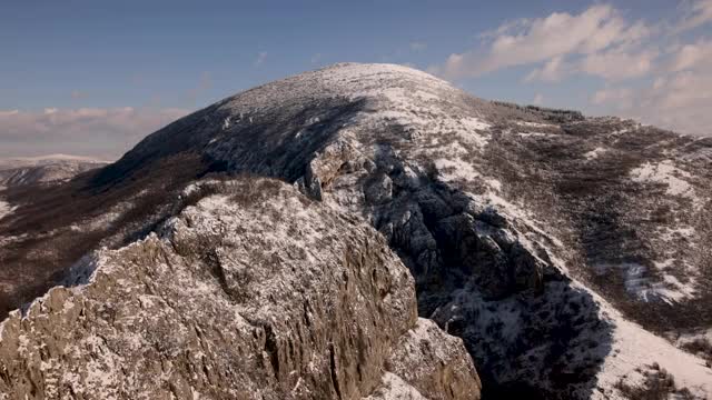 白雪皑皑的山脉视频素材