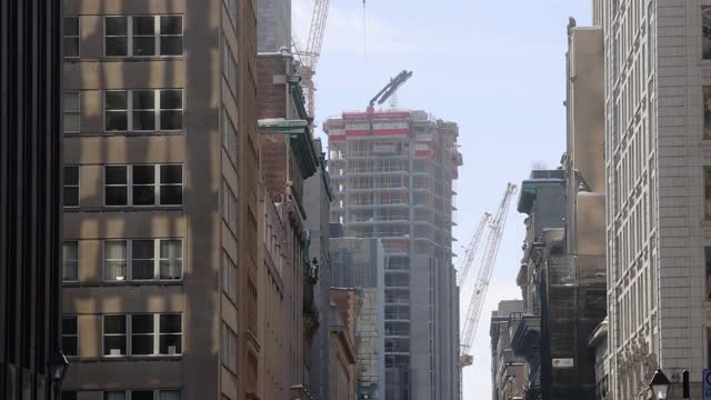 Vieux Montreal金融区大楼在一个阳光明媚的冬日视频素材