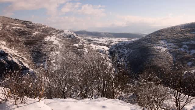 白雪皑皑的山脉视频素材