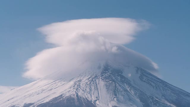 富士山的透镜状云视频素材