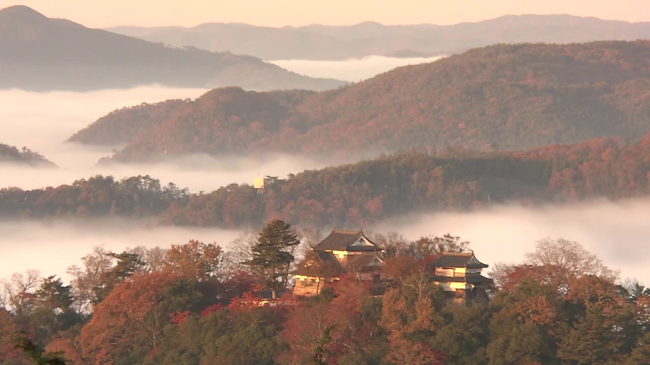 延时拍摄，日本冈山，bitchui - matsuyama Castle视频素材