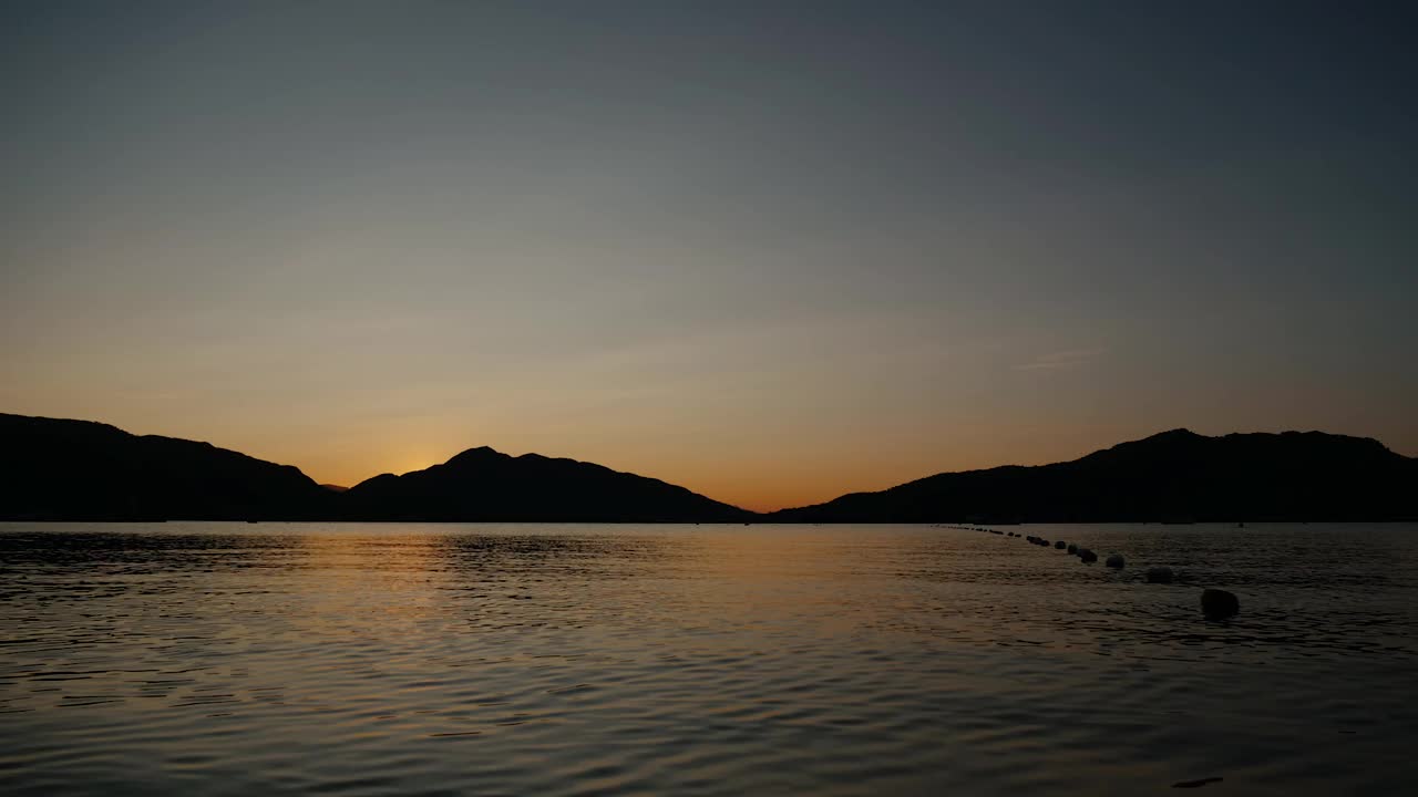 海面上的日出视频素材