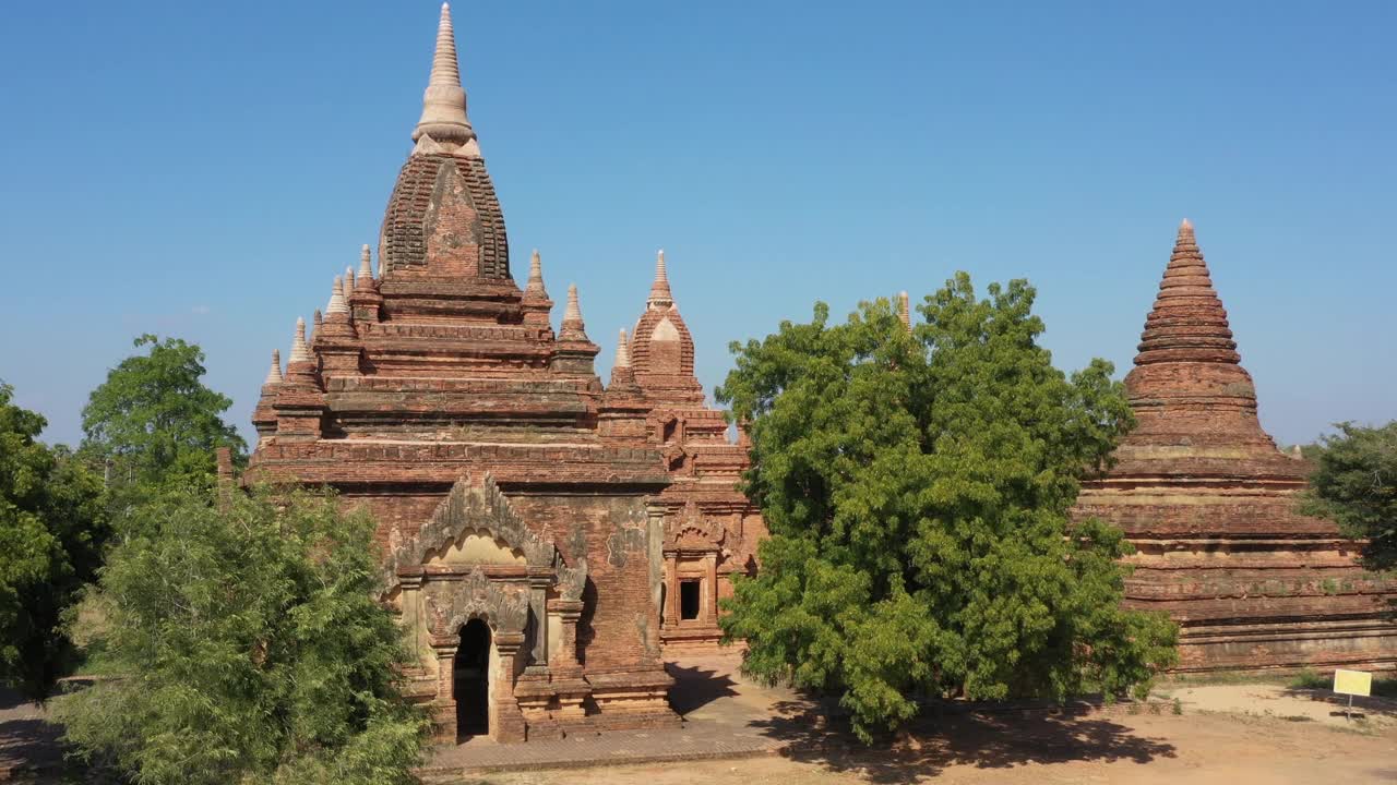 蒲甘寺庙附近鸟瞰图。视频素材