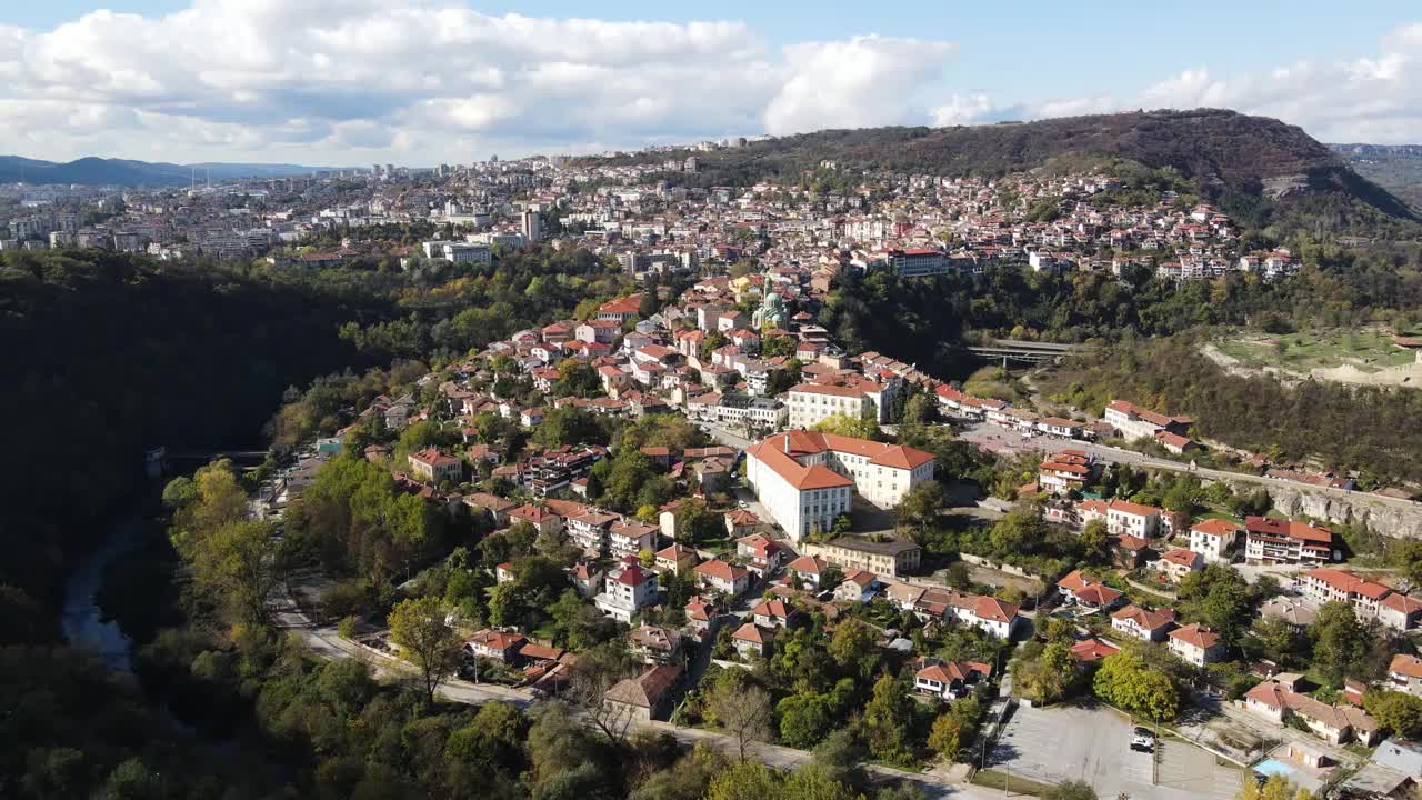 鸟瞰图的城市Veliko Tarnovo，保加利亚视频素材