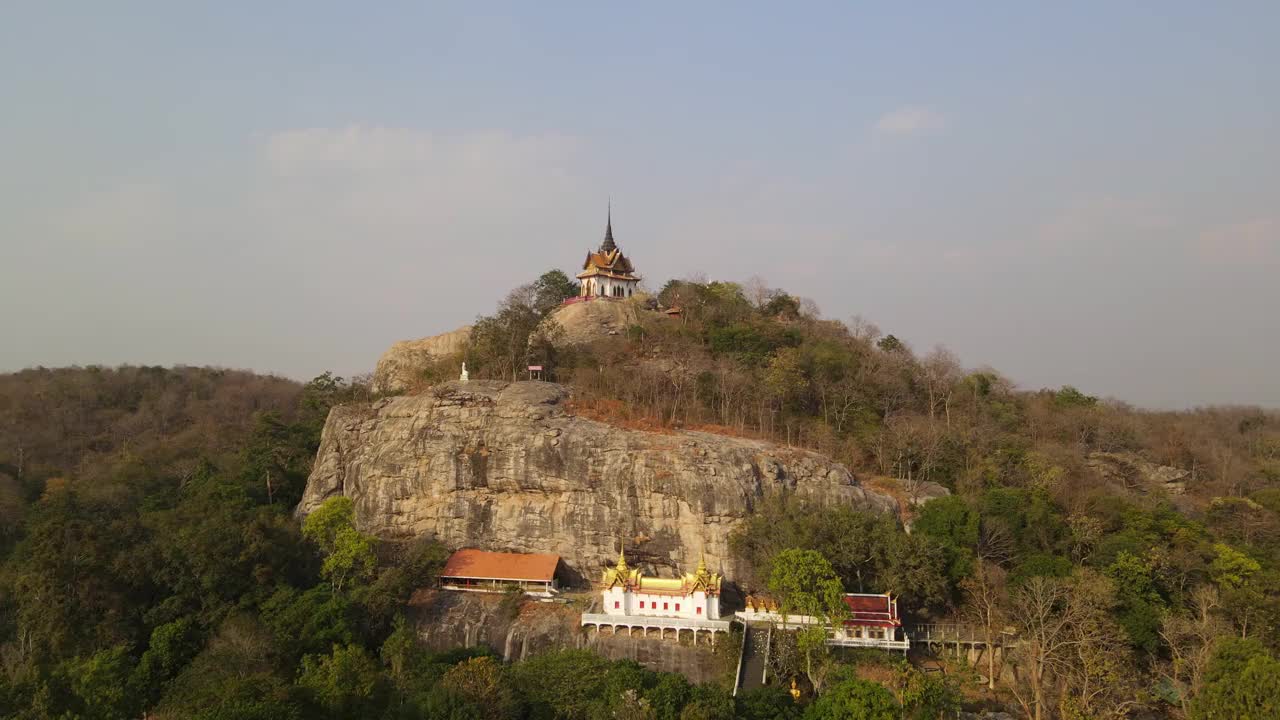 佛寺，泰国萨拉布里;下午的航拍。视频素材