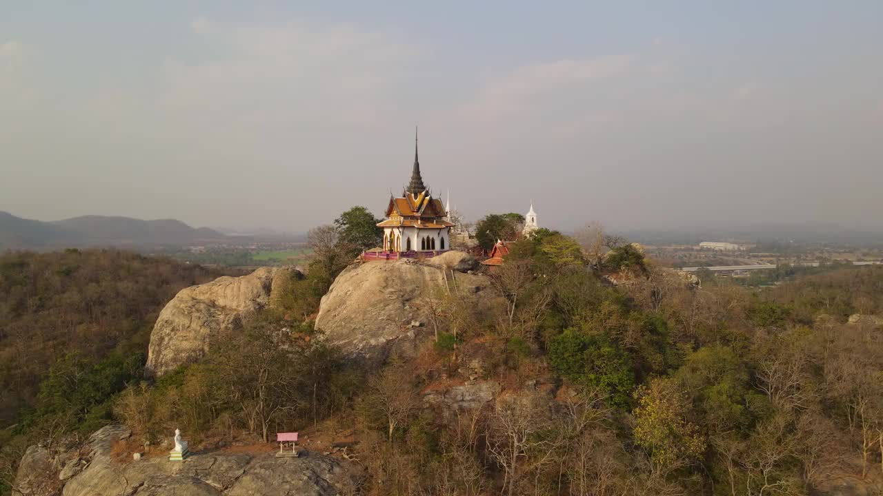 佛寺，泰国萨拉布里;下午的航拍。视频素材