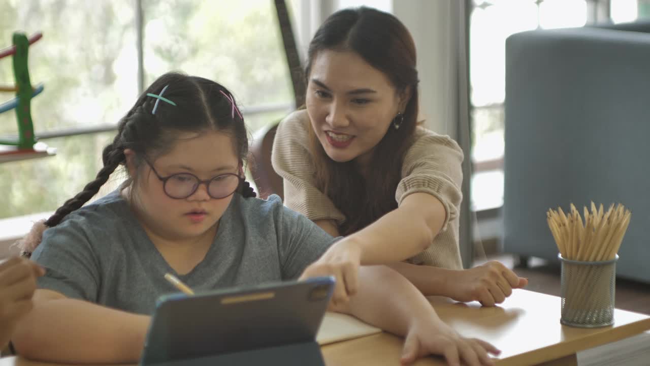 唐氏综合症家庭学校E-Learning在家视频素材