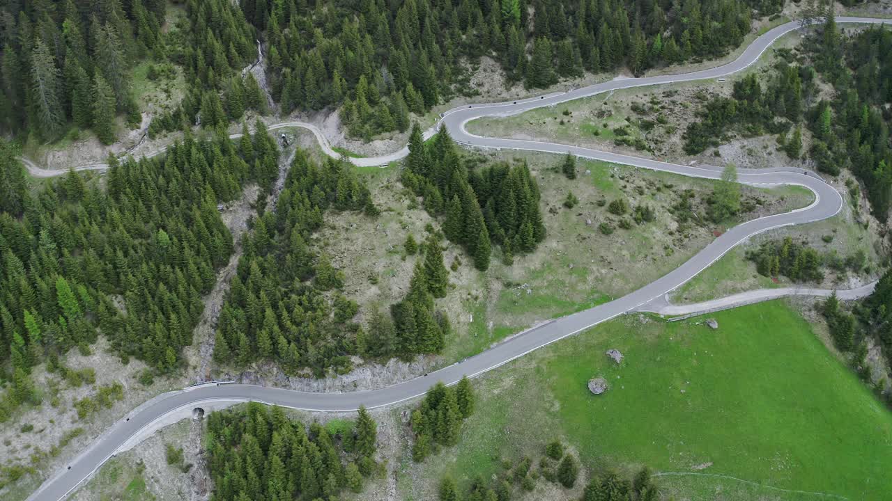 奥地利蒂罗尔Hahntennjoch山口的跟踪镜头视频素材