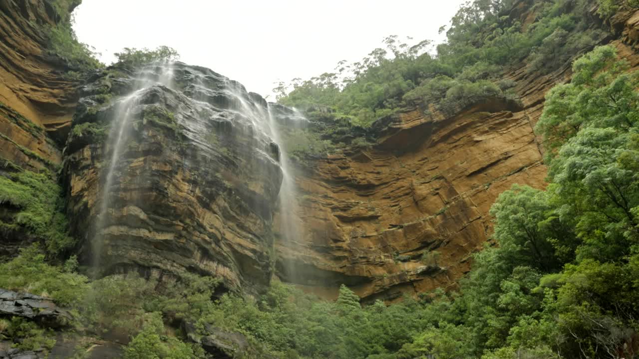 wentworth瀑布顶部的低角度视图视频素材