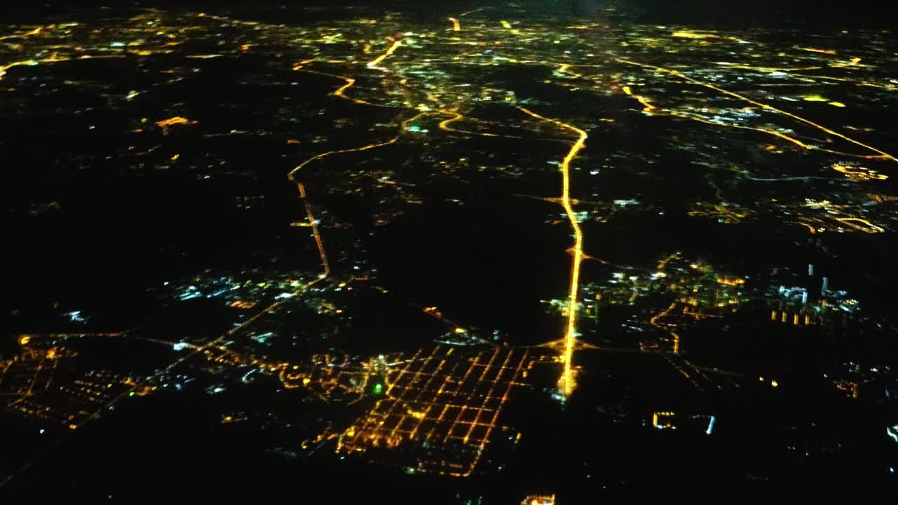 夜间在莫斯科上空飞行视频素材