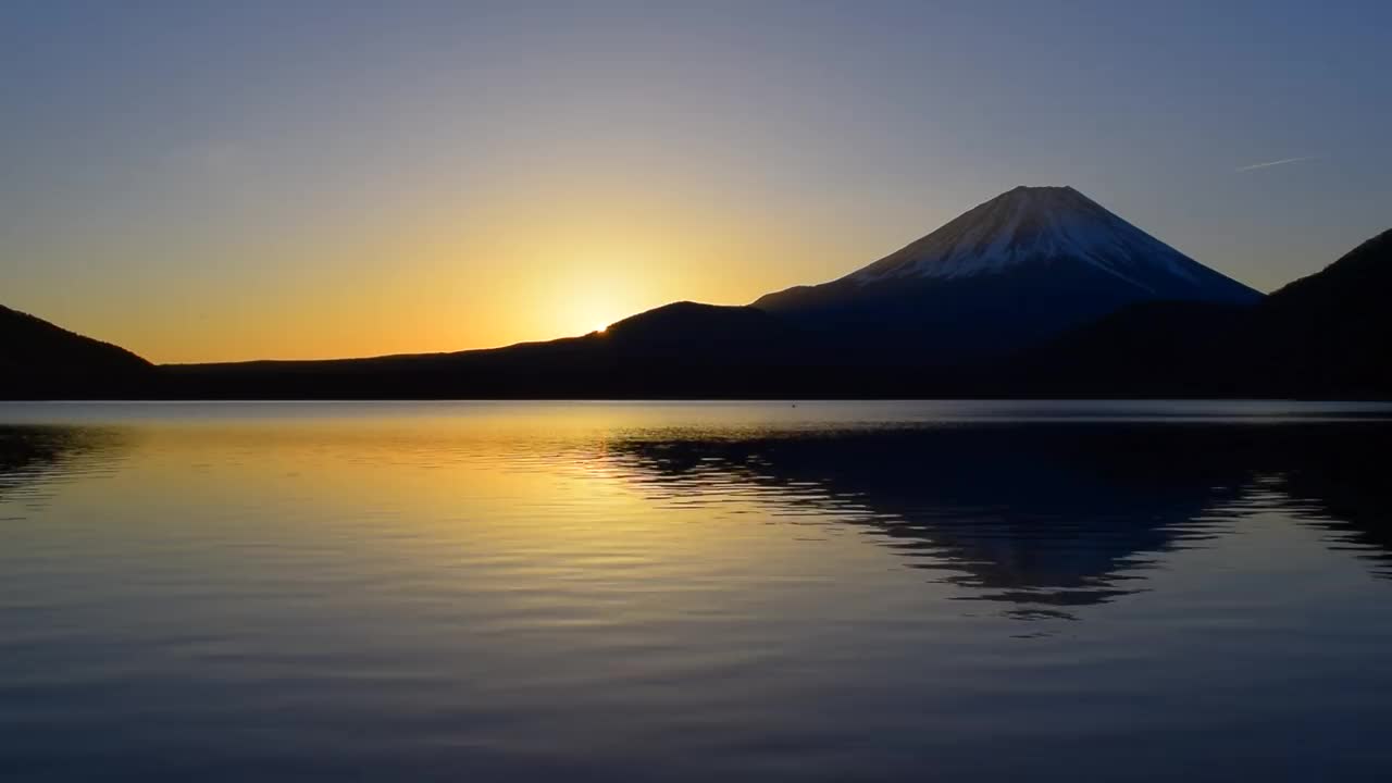 日本元津湖的日出和富士山视频下载