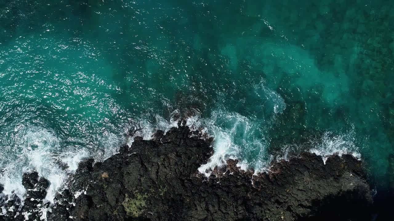 海浪的鸟瞰图视频素材