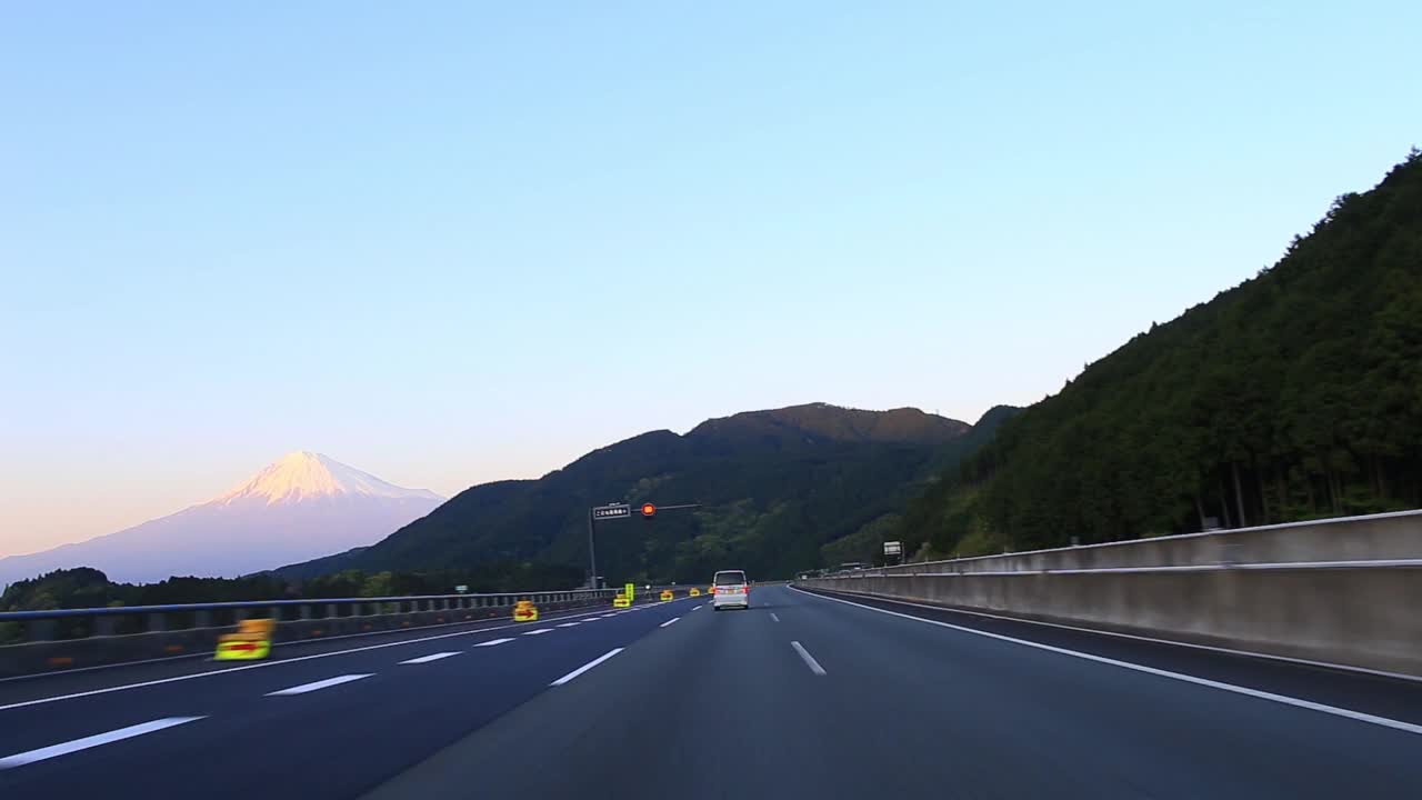 新富美高速与富士山视频素材