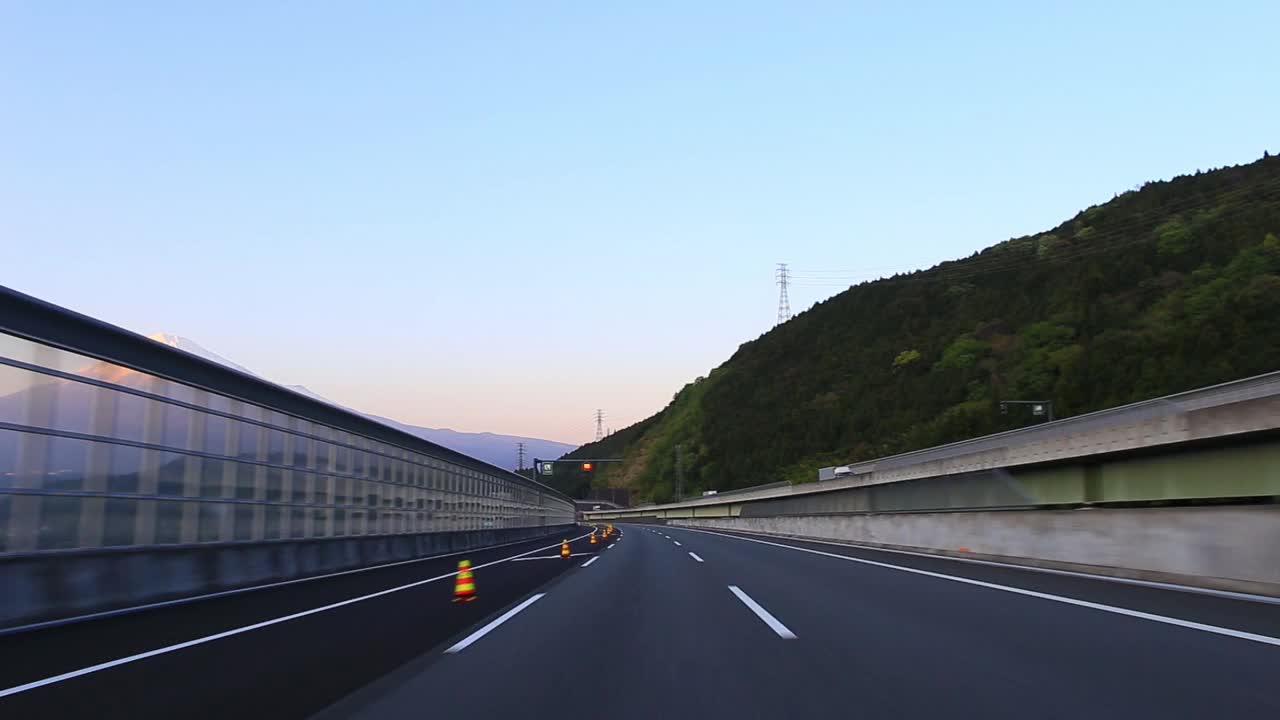 新富美高速与富士山视频素材