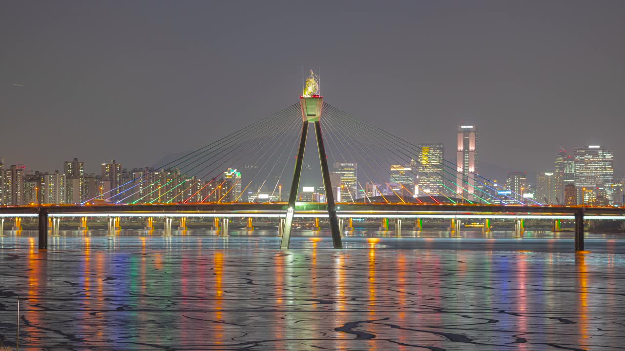 韩国首尔，汉江/江南区和松帕区奥林匹克大桥附近的市区交通视频素材