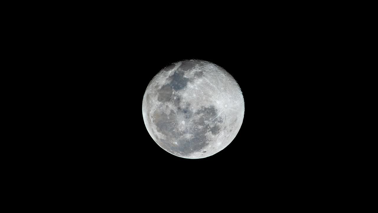 夜空中的满月/韩国江原道永卧枪视频素材