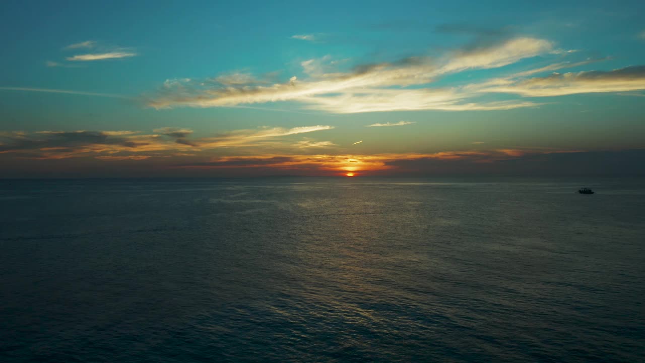 海面上的日落。长滩岛,菲律宾视频素材