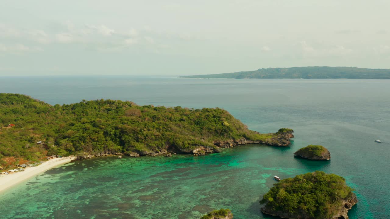 海景:菲律宾长滩礁湖中的岛屿视频素材