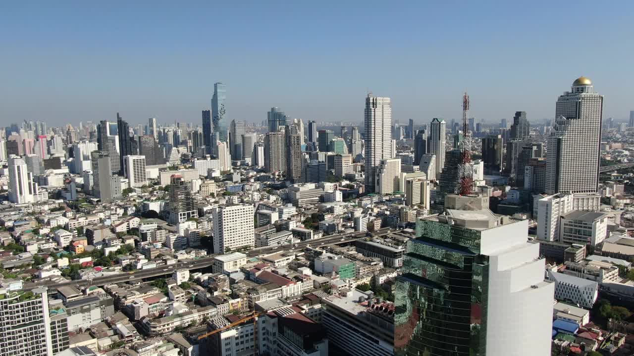 曼谷城市景观与现代摩天大楼和MahaNakhon -鸟瞰图4K视频素材