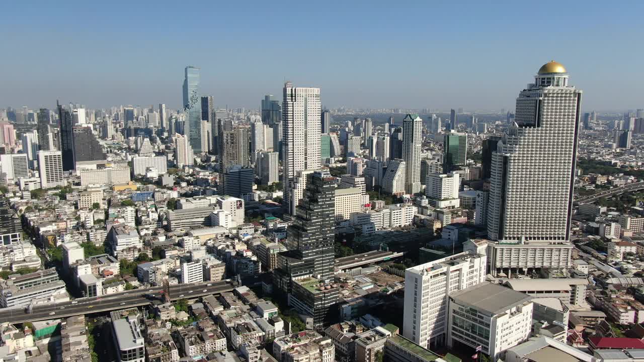 曼谷城市景观与现代摩天大楼和MahaNakhon -鸟瞰图4K视频素材