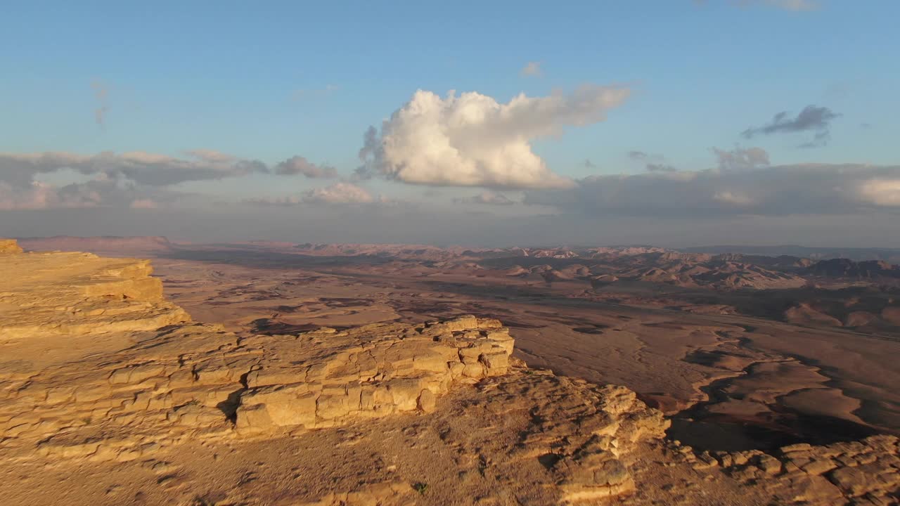 Makhtesh Ramon火山口，从Mitzpe Ramon，内盖夫沙漠，以色列视频素材