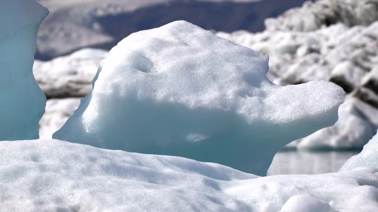 冰岛冰川河泻湖中的浮冰视频素材