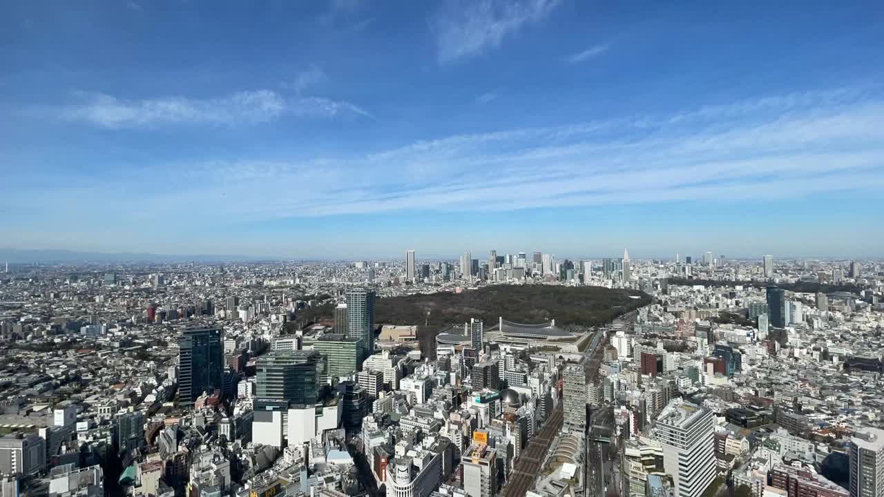 东京城市skype与清晰的蓝天鸟瞰图。视频素材