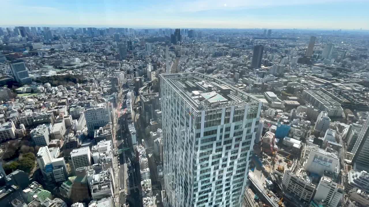 东京城市skype与清晰的蓝天鸟瞰图。视频素材