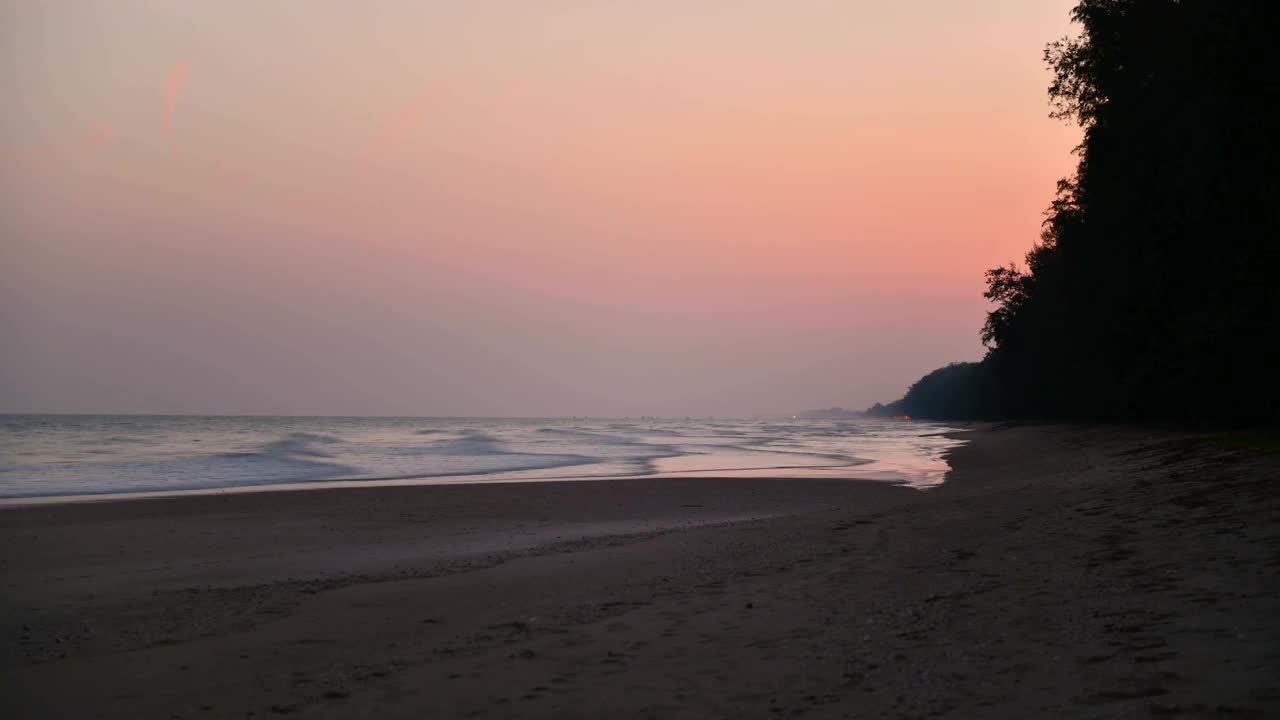 泰国南部海滩上的日落视频素材