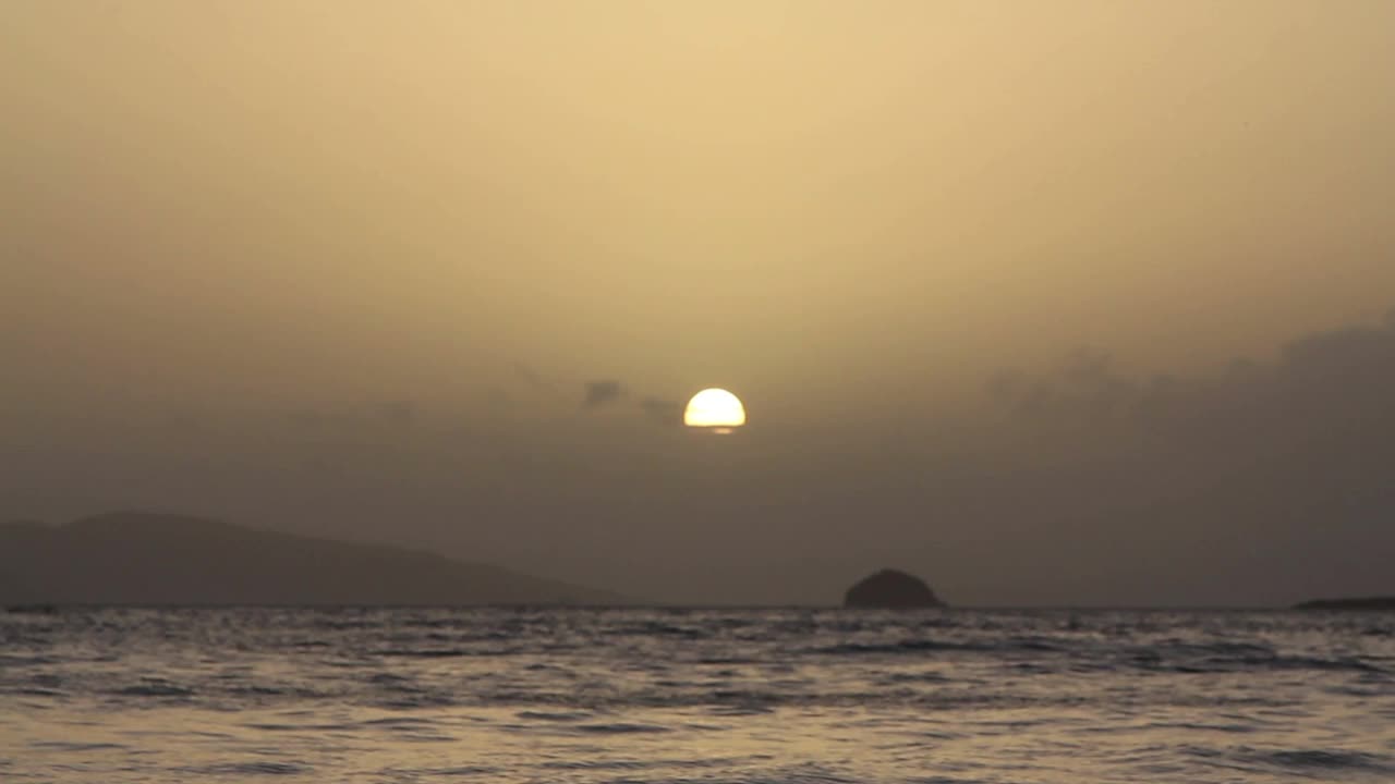 海边小镇Turgutreis和壮观的日落。博德鲁姆,土耳其。视频素材