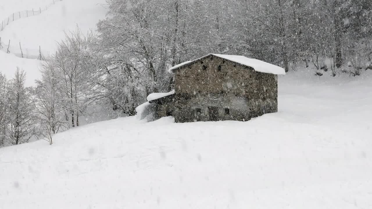 瓦尔泰利纳下大雪视频素材