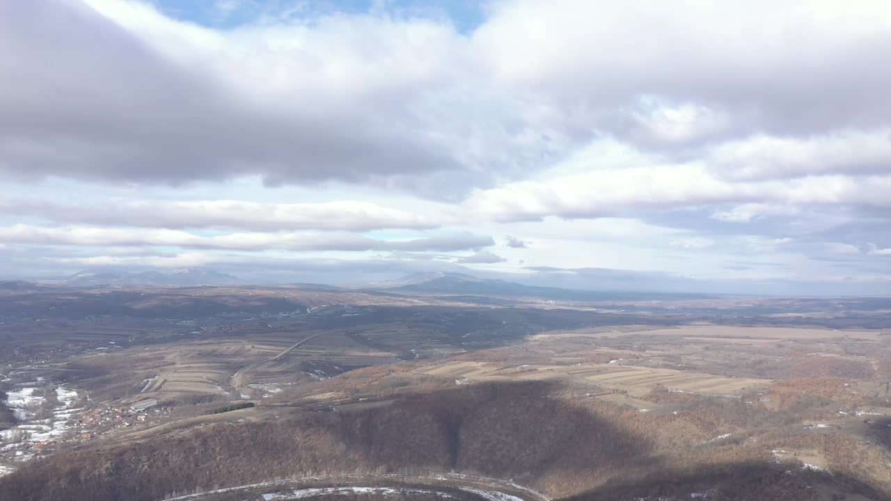 塞尔维亚东部的德里乔凡斯托尔和克拉什山脉，4K空中视频视频素材