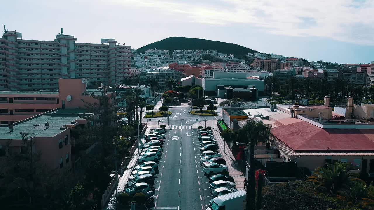 城市里空荡荡的街道视频素材