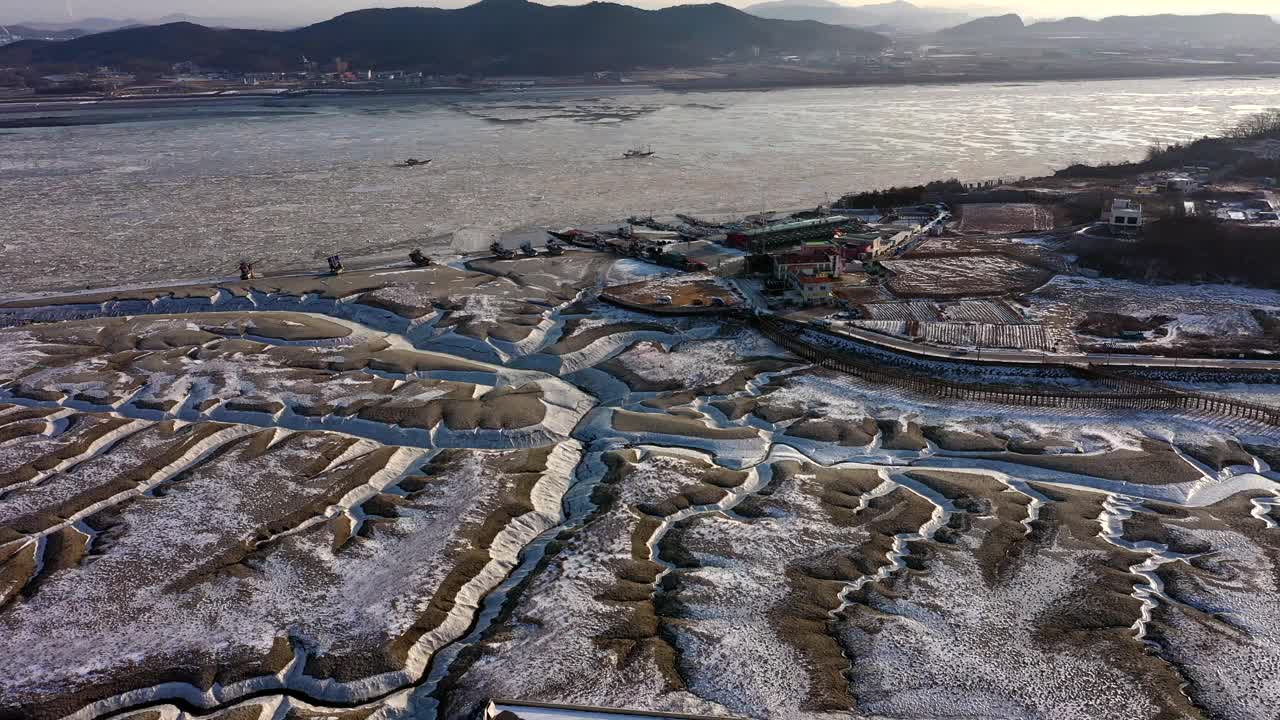 冬天的泥滩风景/江花枪，仁川，韩国视频素材