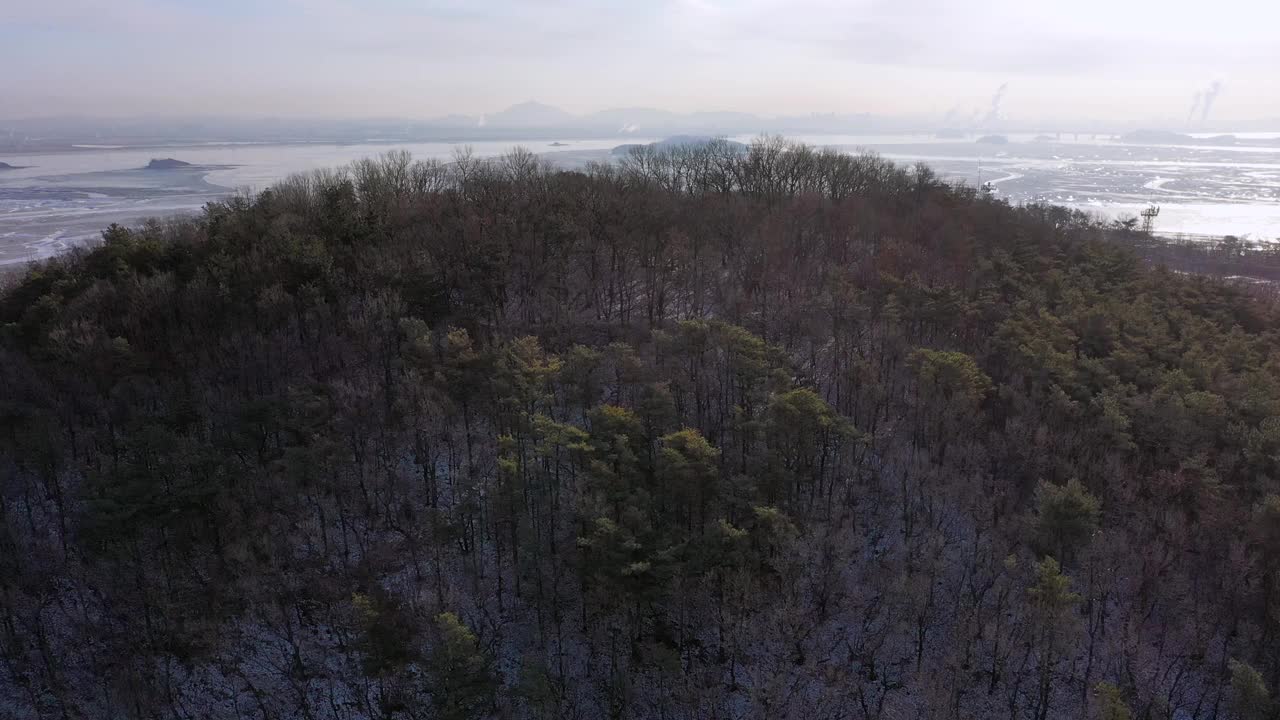 韩国仁川江华郡东堤岛泥滩的冬季景色视频素材