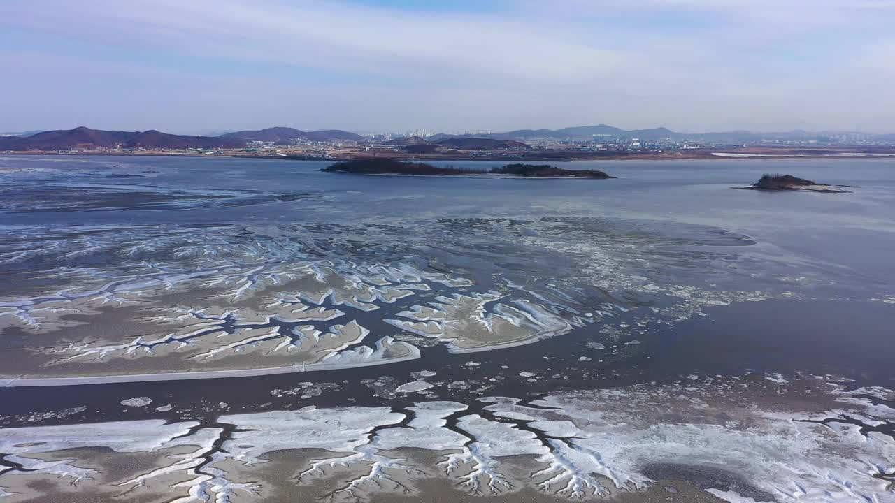 韩国仁川市，京畿道，江华郡，东堤岛和金浦市的泥滩冬季景色视频素材