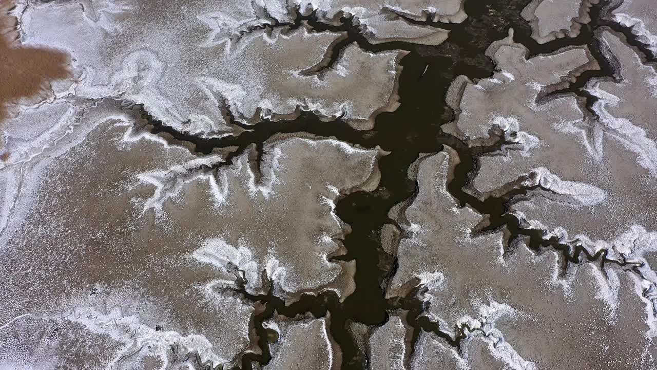 韩国仁川江华郡东堤岛泥滩的冬季景色视频素材