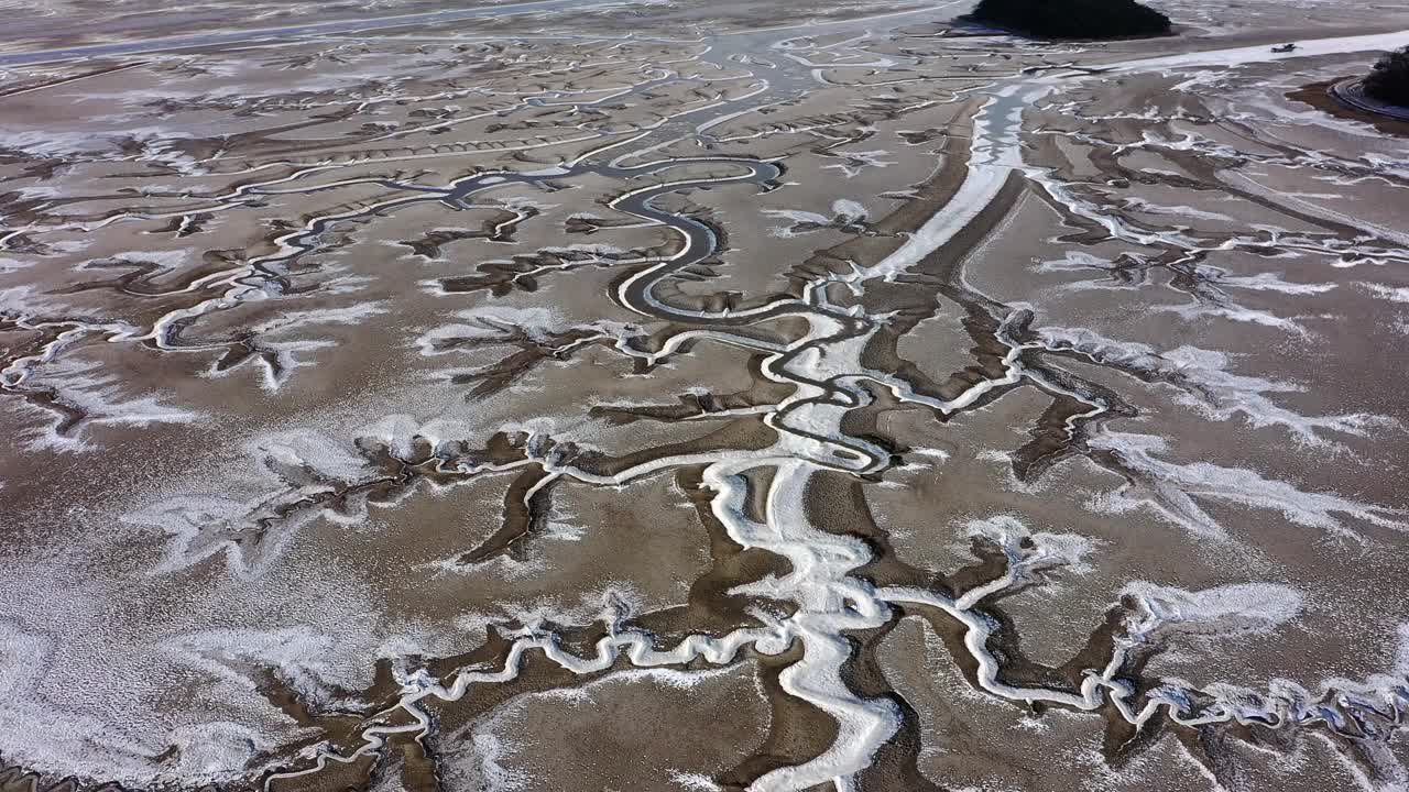 韩国仁川江华郡东堤岛泥滩的冬季景色视频素材