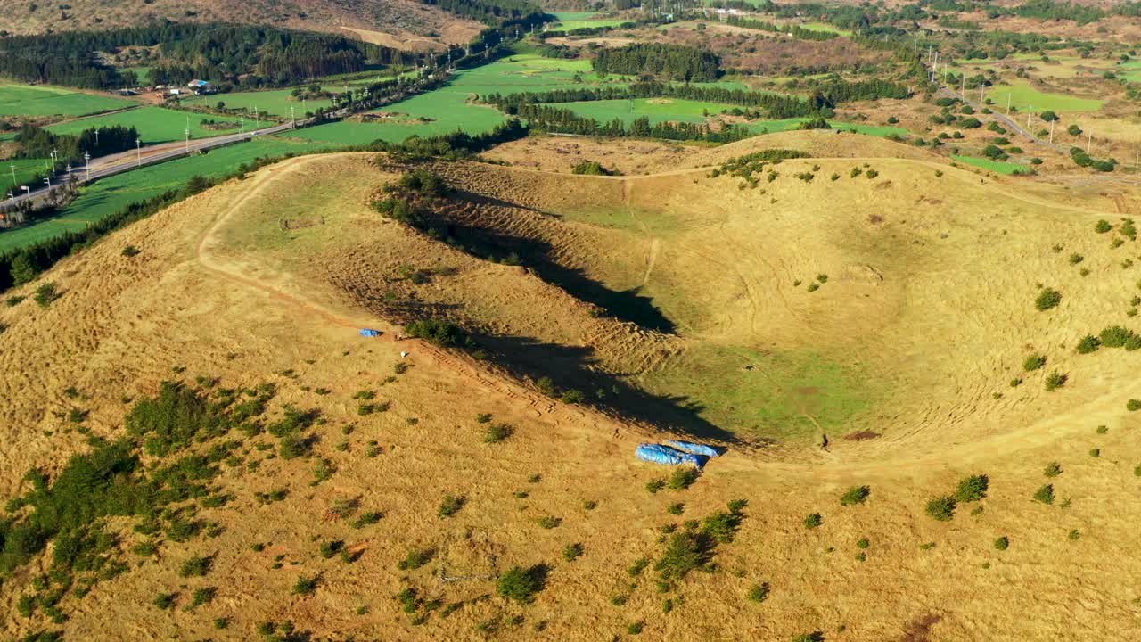 Yongnuni Oreum(寄生火山)，古日瓦县/济州岛济州市，韩国视频素材