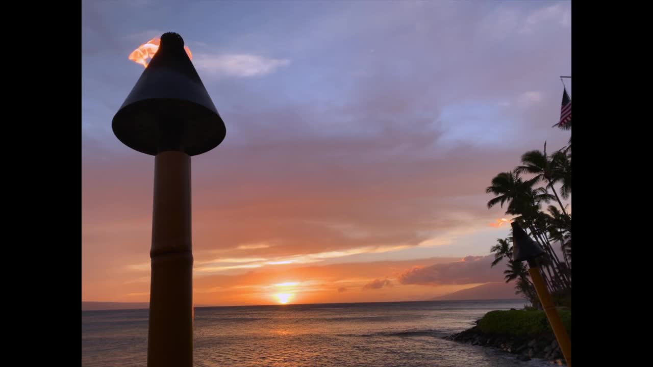 夕阳中的火炬视频素材