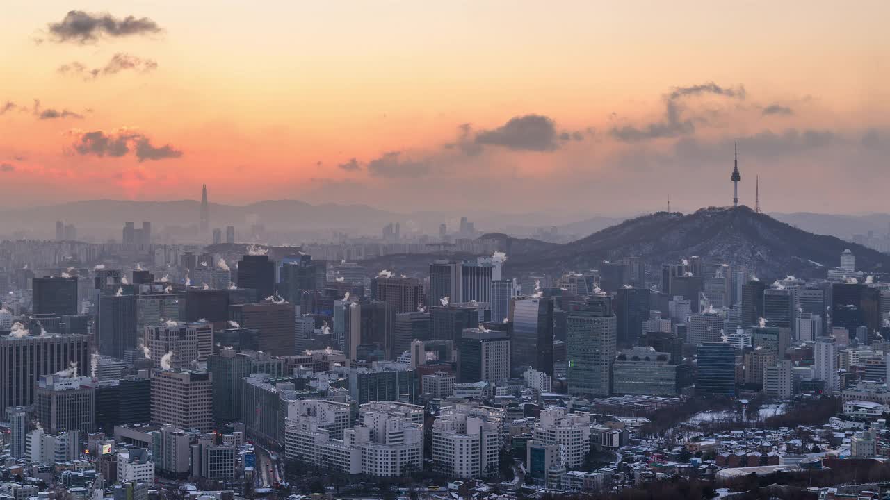 韩国首尔，因望山山/中谷和中野谷的日出美景视频素材