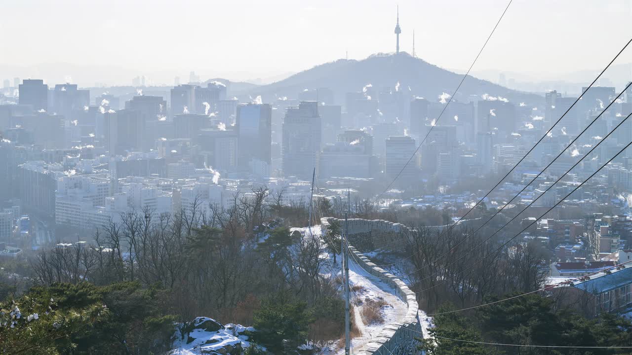 韩国首尔，Inwangsan Mountain / chung -gu和jong - no-gu的清晨美景视频素材